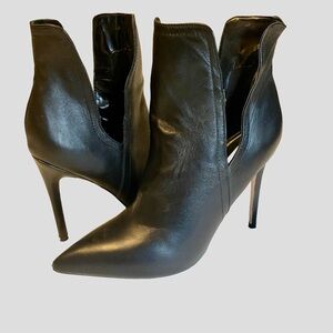 Steve Madden “Zanda” Black Booties – Size 9M